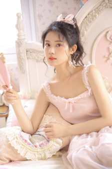 李思彤